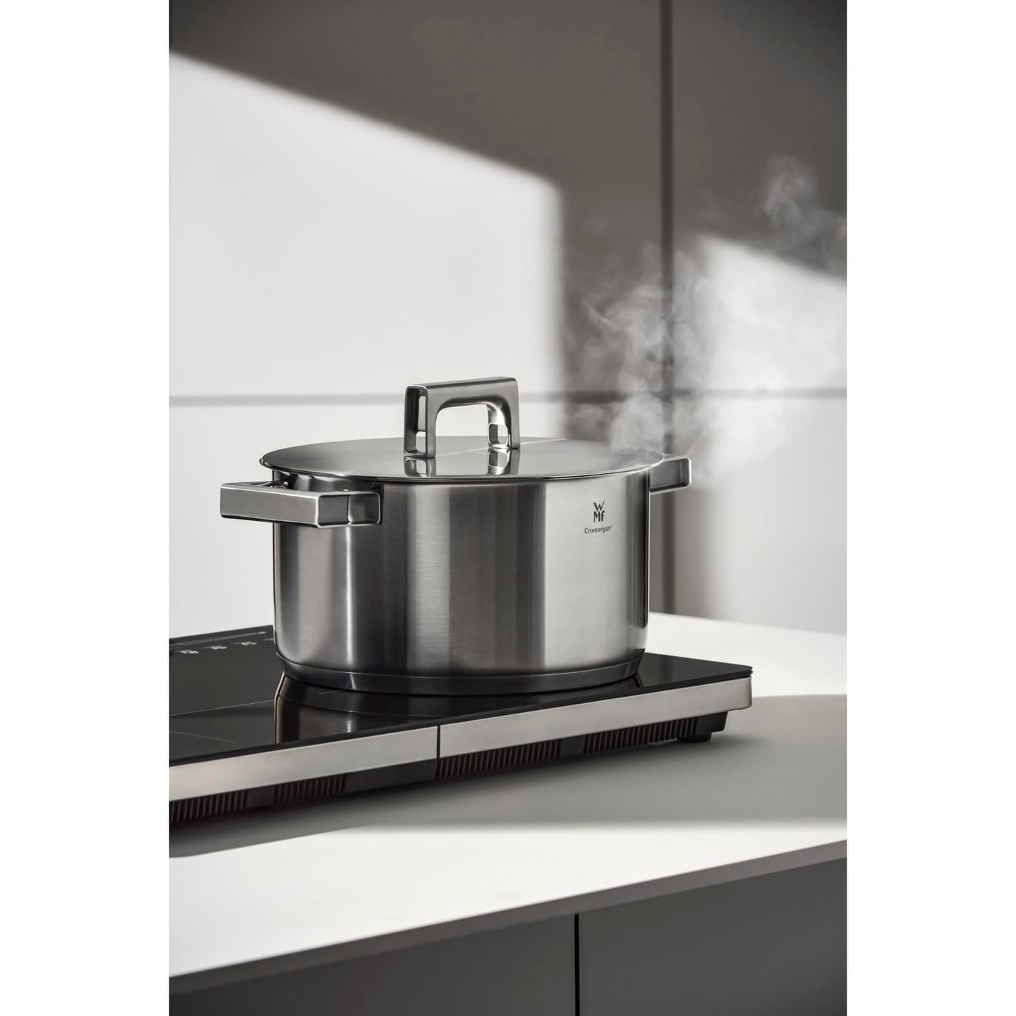 WMF Ultimate Cool Olla 24 cm 6,5L con Tapa, Acero Inoxidable Cromargan Mate, Apta Inducción y Lavavajillas, Sin Revestimiento