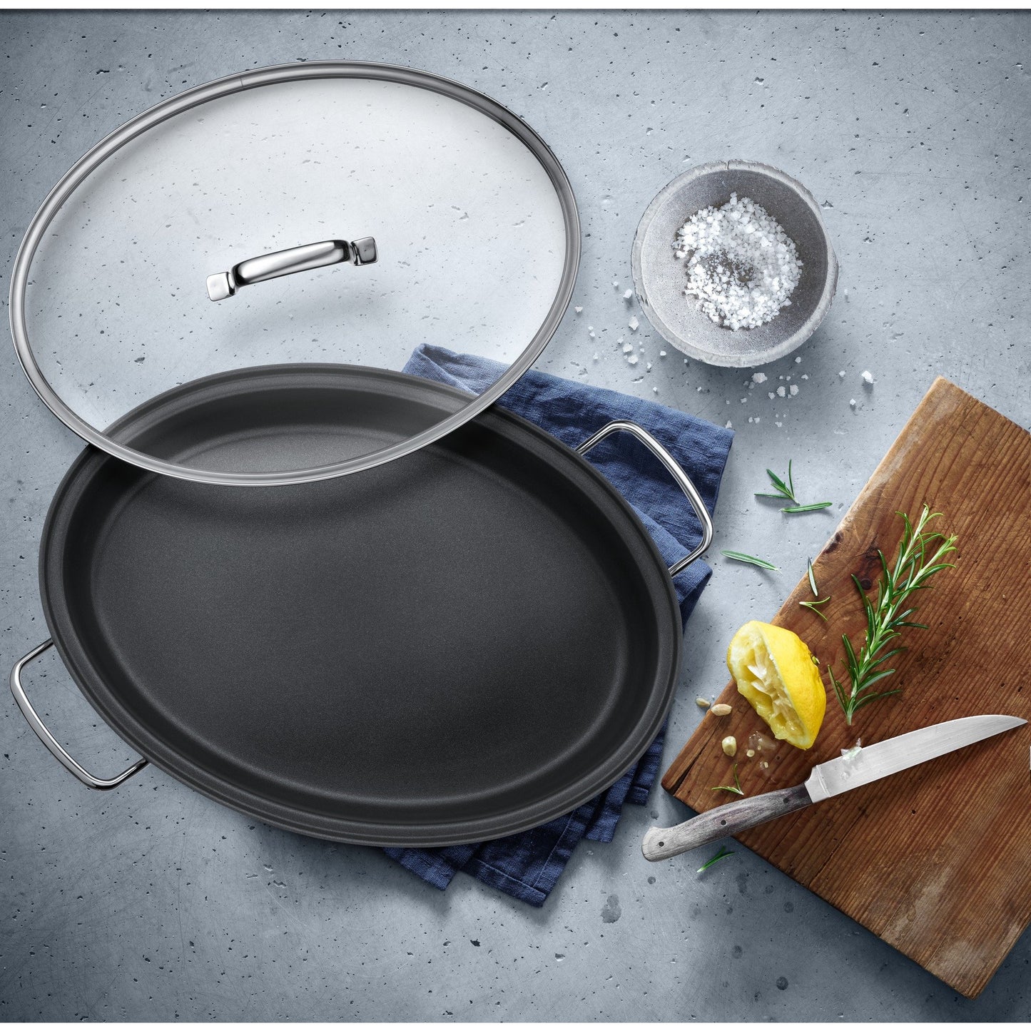 WMF Cacerola Baja Larga Oval 38 cm con Tapa Cristal, Acero Inoxidable Cromargan 18/10, Antiadherente, Apta Inducción y Horno, Diseñada en Alemania
