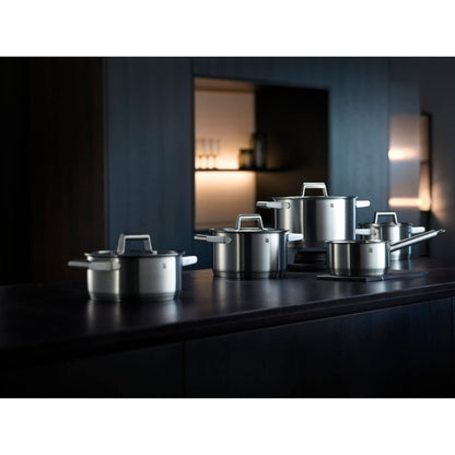 WMF Comfort Line Juego de Ollas 5 Piezas para Inducción, Acero Inoxidable Cromargan Mate, Tapas Cristal, Apilables, Escala, Sin Revestimiento